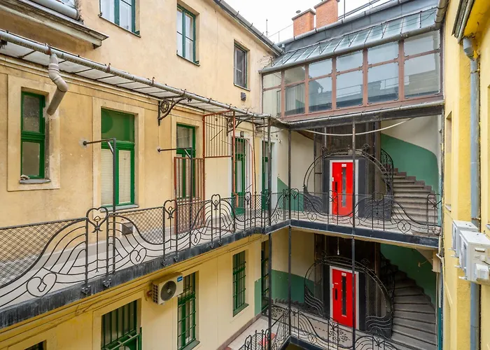 Synagogue 1 Bedroom Apartment S161