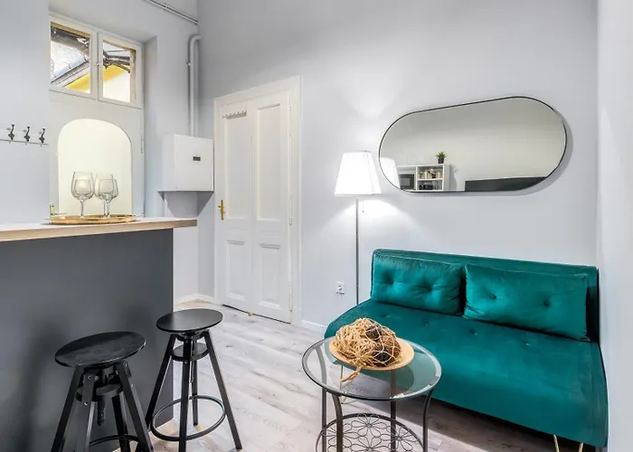 Synagogue 1 Bedroom Apartment S161
